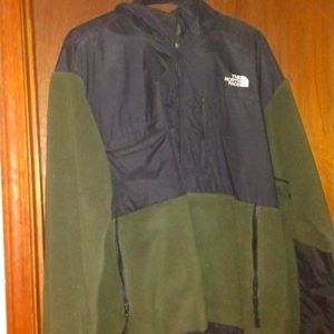 Men's North face jacket zips all the way up fleece